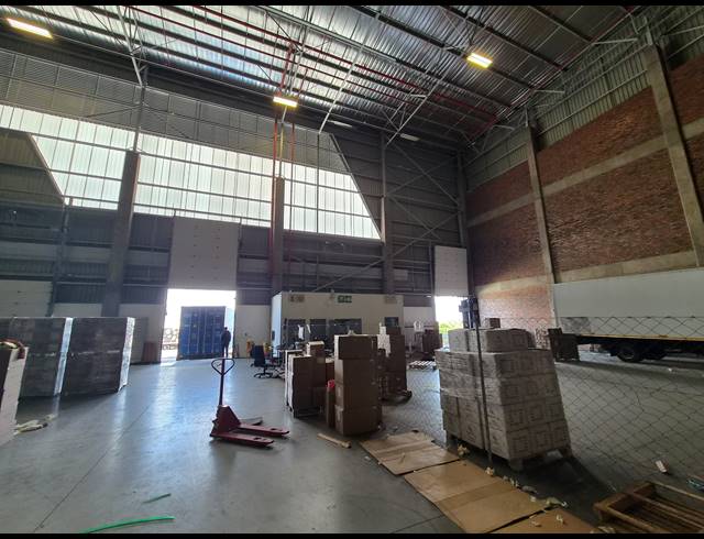 2,716M² WAREHOUSE TO LET IN HALFWAY GARDENS
